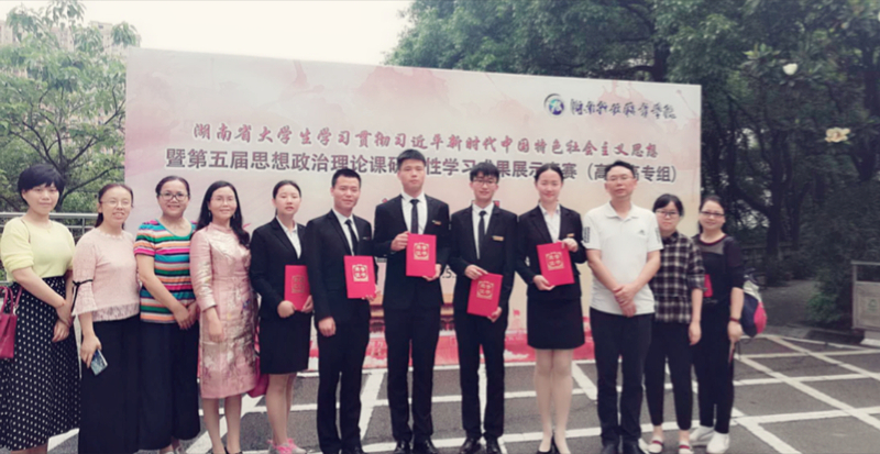 1559130704185098336.jpg 指导老师与学生合影.jpg